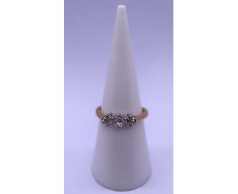 18ct gold platinum set 3 stone diamond ring - Size L 