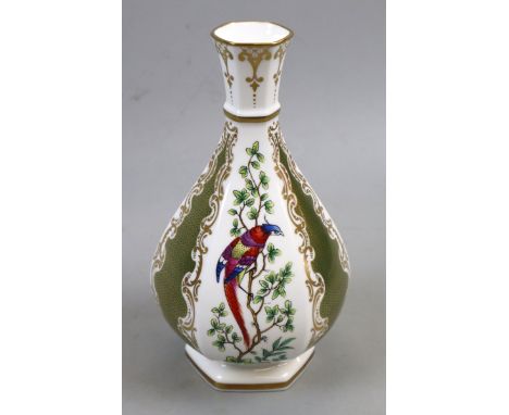 Royal Worcester heritage collection vase - Approx height 18.5cm 