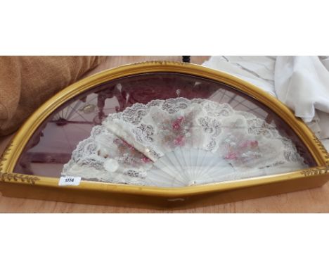 A GOOD VINTAGE FAN in a gilt case.