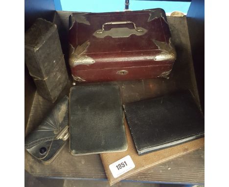A QUANTITY OF VINTAGE BOXES, WALLETS, ETC.