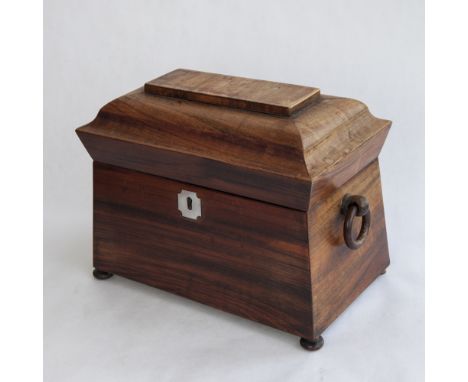 A LOVELY 19TH CENTURY SARCOPHAGUS ROSEWOOD TEA CADDY with fitted interior and ring handles.