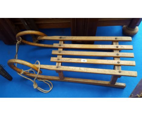  A VINTAGE TIMBER SLEIGH.