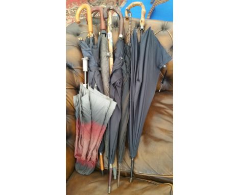 A QUANTITY OF VINTAGE, PARASOLS AND UMBRELLAS.