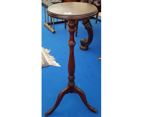 A MAHOGANY STAND ON TRIPOD SUPPORTS.