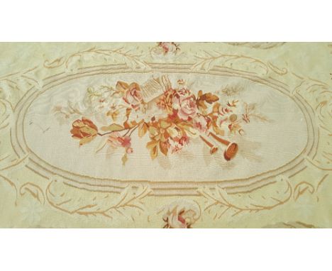 A FINE, LARGE AUBUSSON CARPET OF TRADITIONAL DESIGN executed in pale yellow/gold, ochre and rose, with oval motif centre. 18'