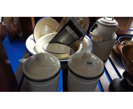 A QUANTITY OF VINTAGE AND LATER ENAMEL WARE.