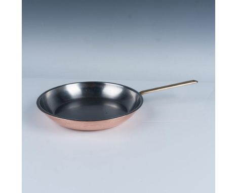 This premium cookware item was designed for optimal heat distribution and durability. It features a 0.5 mm layer of real copp