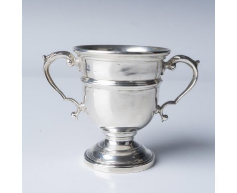 This charming sterling silver small loving cup features intricate detailing with a pair of elegantly curved handles, perfect 