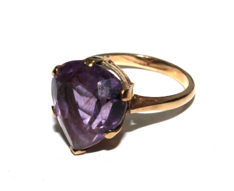 A 9 carat gold ring set with amethyst colour stone 