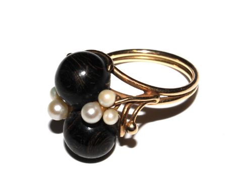 A stone and pearl set split shank ring 