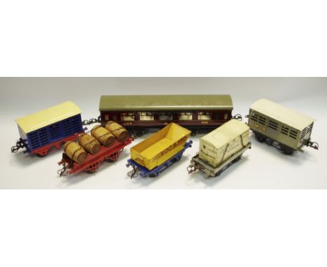 Hornby 0 gauge rolling stock including a RS 713 Flat Truck with GWR FX-1642 Container, G W no.32804, grey, boxed; RS 658 No.1