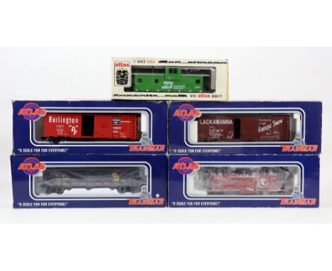 Four O gauge Trainman rolling stock, comprising EV Caboose Great Northern Railway, 2x 40' sliding door box car, 'Burlington' 