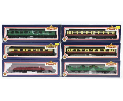 Collection of twenty-five Bachmann 00 gauge coaches, comprising 2x 34503 63' Bulleid corridor/Open Brake 2nd, 2x 34528 63' Bu