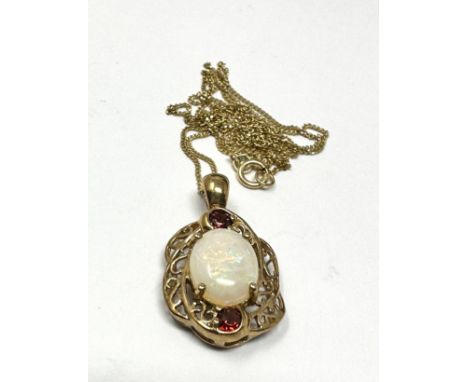 9ct Gold Opal &amp; Garnet Cluster Pendant Necklace (3.2g) 