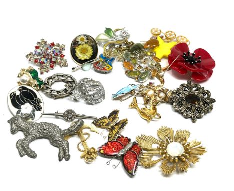 25 Assorted Vintage And Retro Brooches (273g) 