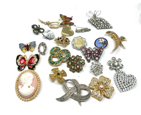 25 Assorted Vintage And Retro Brooches ) 