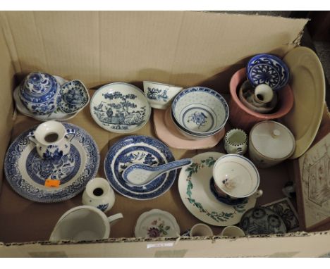 A selection of vintage ceramics including a late 18th century Wocester tea bowl & saucer, delftware etc
