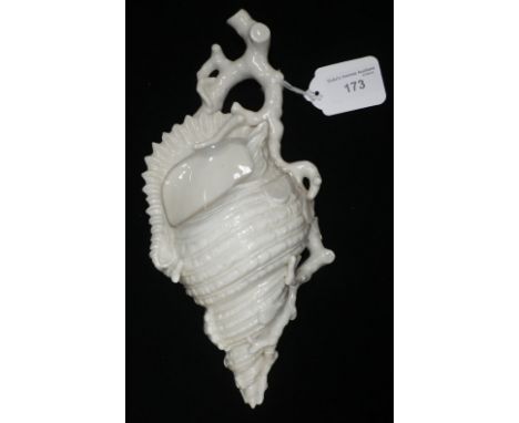 A WORCESTER WALL POCKET in the form of a shell