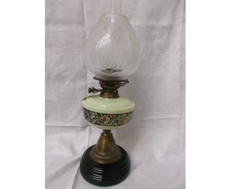 Circular pot and brass based lamp, the light green bowl decorated coloured floral sprays, domed antique etched glass shade an