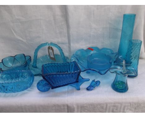 10 pieces of blue glassware incl. posy and cylindrical vases etc (Guide Price £15- £20)SELECTION OF LLADRO FIGURINES EACH IN 
