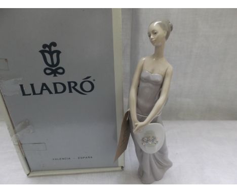 Lladro figure of a young girl carrying a bonnet (Number 5598)