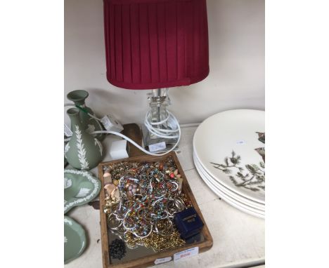 TRAY OF COSTUME JEWELLERY AND A LAMP     H3