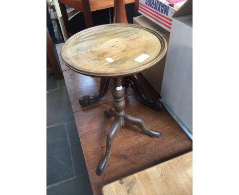 SMALL MAHOGANY TRIPOD TABLE