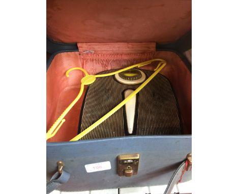 VANITY CASE C/W WEIGHING SCALES