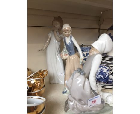 THREE NAO FIGURES      E4