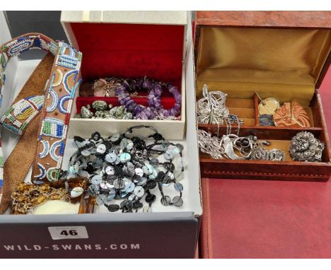 Jewellery to include vintage silver brooches, a beaded belt, necklaces etc.