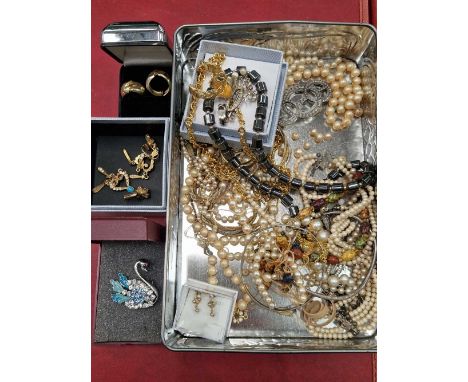 A collection of vintage and later costume jewellery and a Colibri of London lighter etc. 