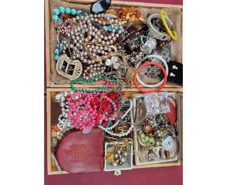 vintage and later jewellery to include silver, a pair of 9ct gold cameo earrings, etc.