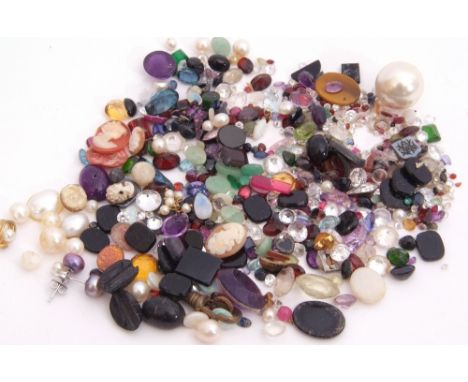 Quantity of loose stones and beads to include amethyst, opal, topaz and cubic zirconia etc