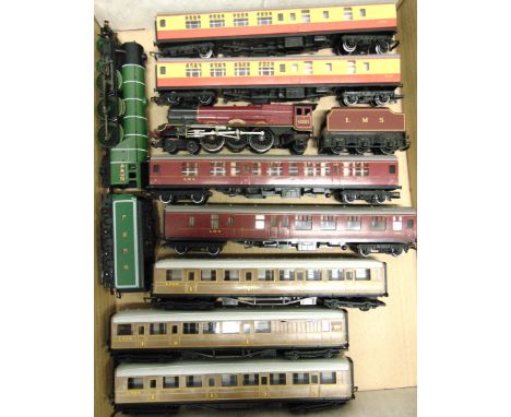 [OO GAUGE]. A MISCELLANEOUS COLLECTION  comprising a Hornby L.N.E.R. Class A1/A3 4-6-2 tender locomotive 'Flying Scotsman', 4