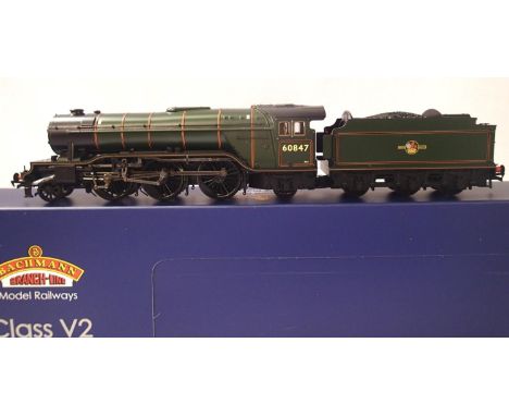 Bachmann 35-202, class V2, St Peters School, 60847, BR Green, Late Crest, in excellent condition, one front steps detached (p