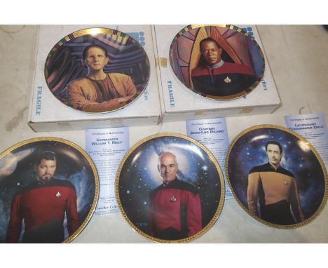Two Hamilton Collection boxed plates, Star Trek, Deep Space Nine and three unboxed Next Generation plates. P&amp;P Group 1 (£