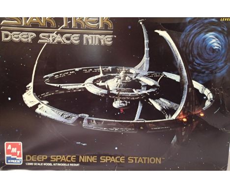 AMT plastic kit 1/2500 scale Deep Space Nine, Space Station, appears complete, unstarted, contents unchecked. P&amp;P Group 1