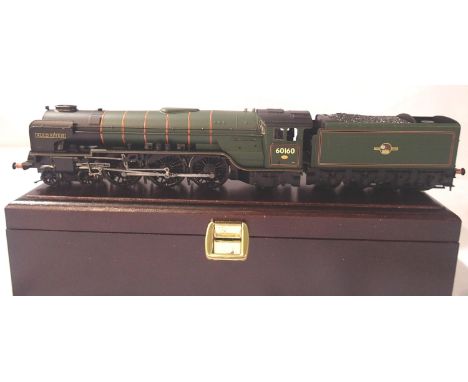Bachmann Auld Reekie, 60160, BR Green, Late Crest, in excellent condition, requires couplings, in wooden presentation box. P&