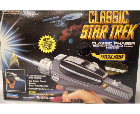 Star Trek Classic phaser, Starfleet standard issue sidearm, lights and sound. Appears as new, boxed. P&amp;P Group 1 (£14+VAT