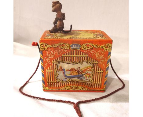 Selcol windup musical organ grinder with dancing monkey on top. Working at lotting, very good condition. P&amp;P Group 1 (£14