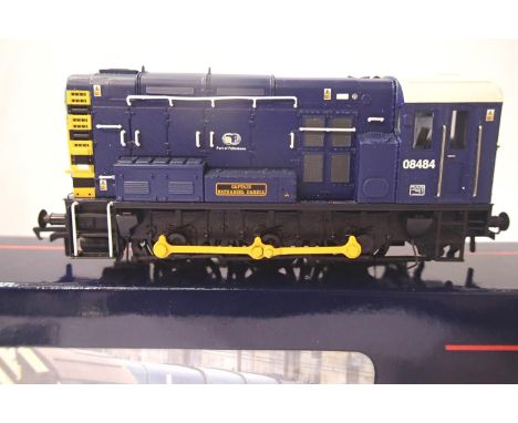 Bachmann 32-102K class 08 diesel, 08484, Port of Felixstowe, Livery Captain Nathaniel Darell. Excellent - near mint condition