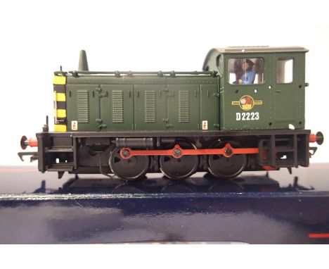 Bachmann 31337A class 04 diesel, D2223 Green Late Crest, very good - excellent condition, box with wear. P&amp;P Group 1 (£14