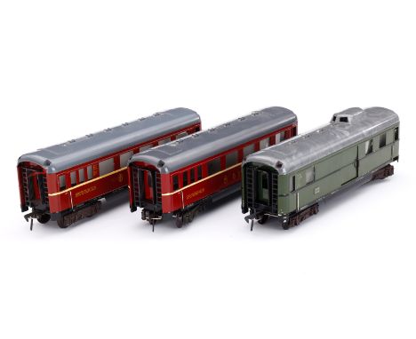 3 Fleischmann Wagen, Spur 0, grün und rot, LS, L 23,5, Z 3