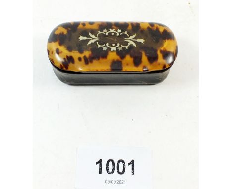 A 19th century horn and tortoishell snuff box with inlay to lid - 7cm x 3.5cm 