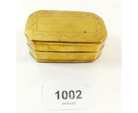 An early 19th century brass snuff box with engraved decoration 
