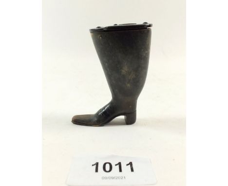 An early 19th century boot form novelty carved horn snuff box with hinged lid - 7cm tall 