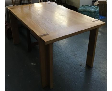 A contemporary light oak dining table, 150x92x76cm 