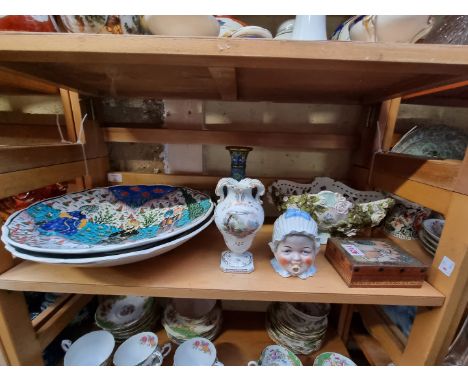 A mixed lot,&nbsp;to include a cloisonne enamel vase, 18cm high.&nbsp; 