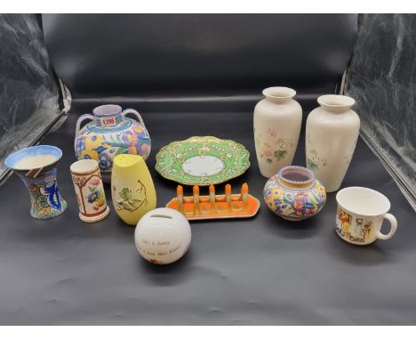 A mixed lot of pottery and porcelain, to include a Shelley toast rack, 19.5cm wide; and Poole pottery. (11) 