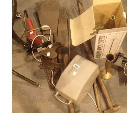 Collection of mixed gardening tools etc. This lot is not available for in-house P&amp;P. 